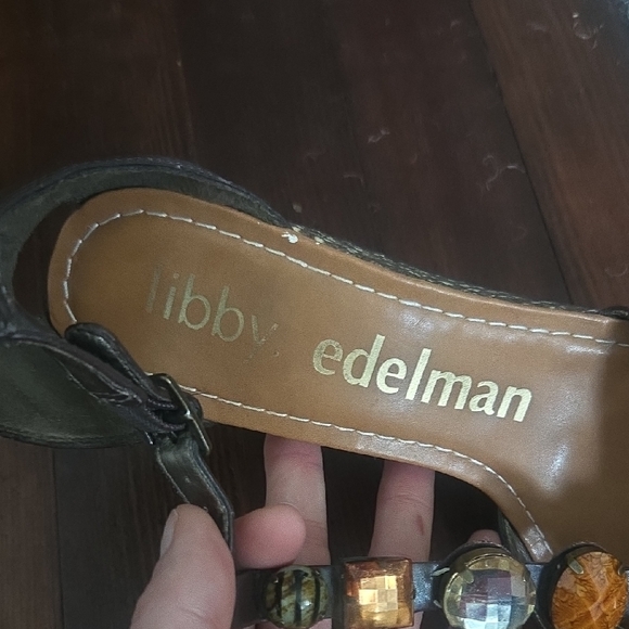 libby. edelman Brown Wedge Shoes with Stylish Design - Picture 2 of 6